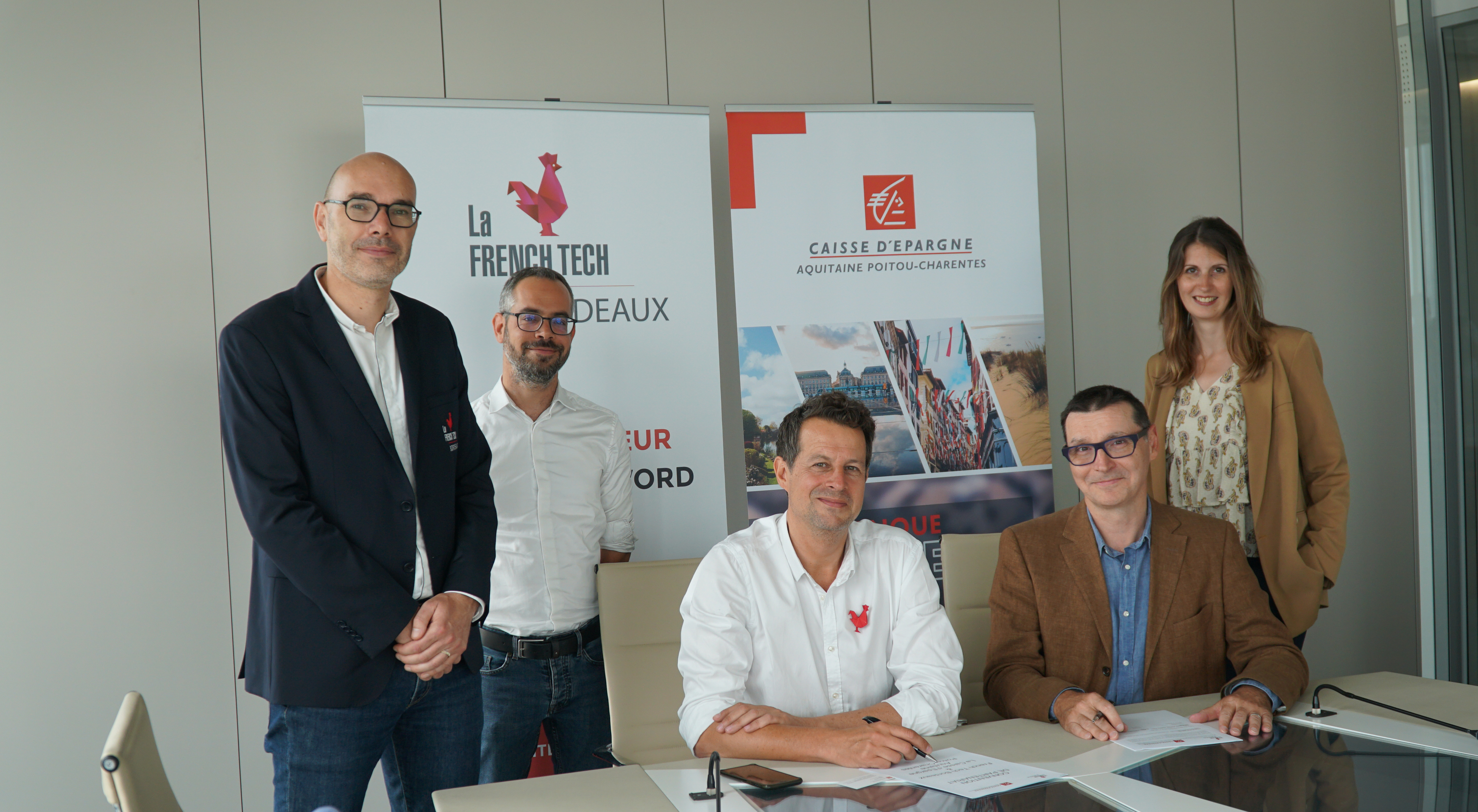 Signature French Tech - Boosteur de KPI. De G à D : Philippe Métayer, directeur général, Mikaël Lozano coordinateur, Cyril Texier président de la French Tech Bordeaux et Stéphane Merour, directeur du Centre d’Affaires Gironde, Déborah Cherruault directrice développement BDR de la Caisse d’Epargne Aquitaine Poitou-Charentes